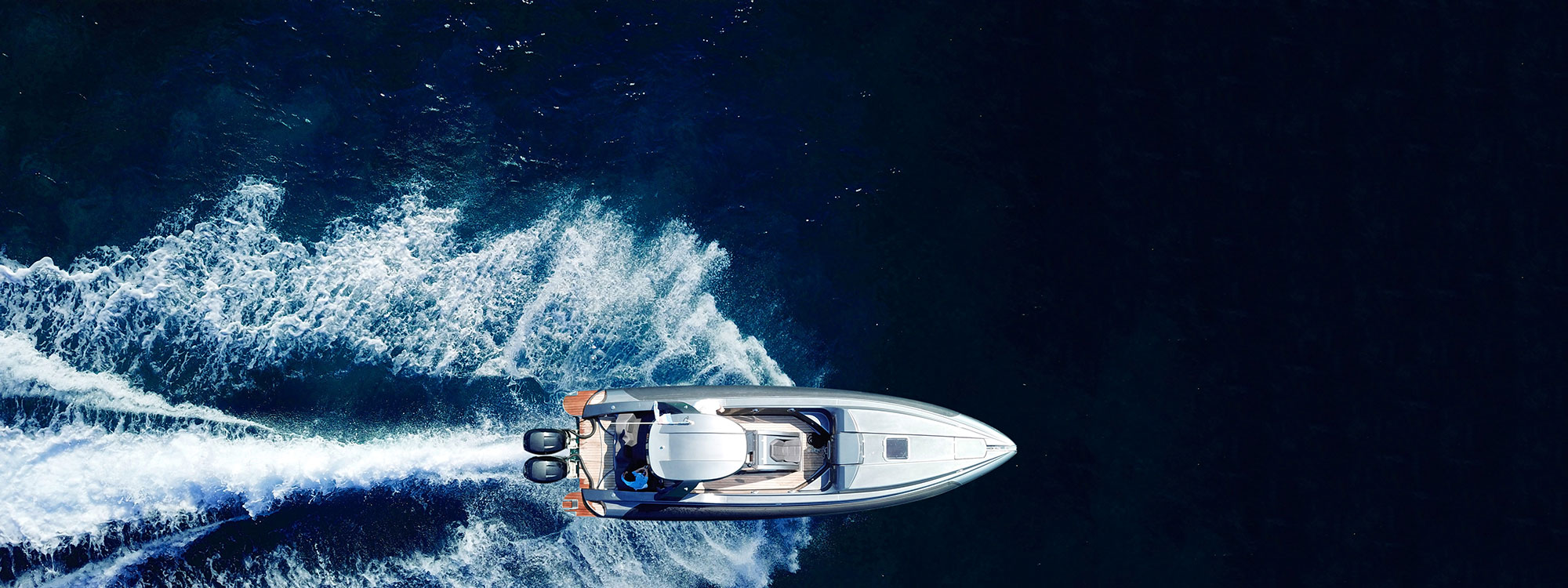 motor boat in water click to learn about boat and rv loans